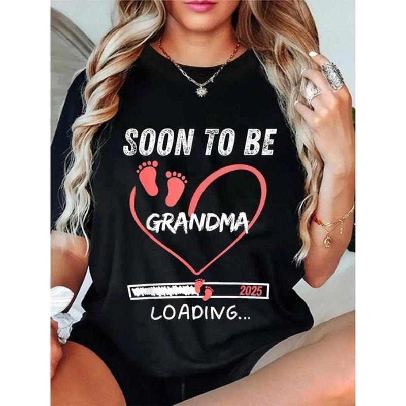 100% Cotton Unisex Soon To Be Grandma Loading 2025 Family Baby Announcement T-Shirt Hoodie, Sweatshirt | UrbanDripWear.com