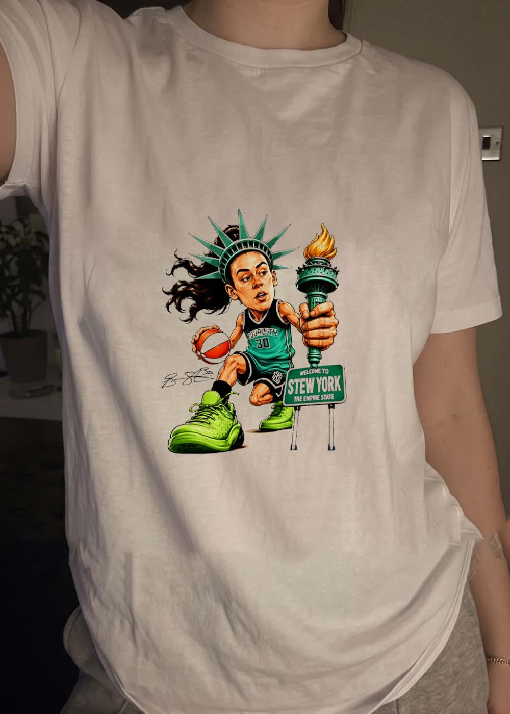 Breanna Stewart Statue of Liberty Playing Basketball Equality 30 Welcome to Stew York The Empire State T-Shirt