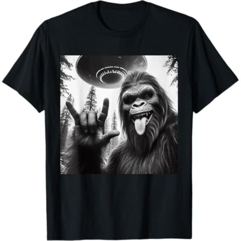 Casual T-shirt Funny Sasquatch Bigfoot Rock On Selfie With UFO Alien T-Shirt Hoodie, Sweatshirt | UrbanDripWear.com