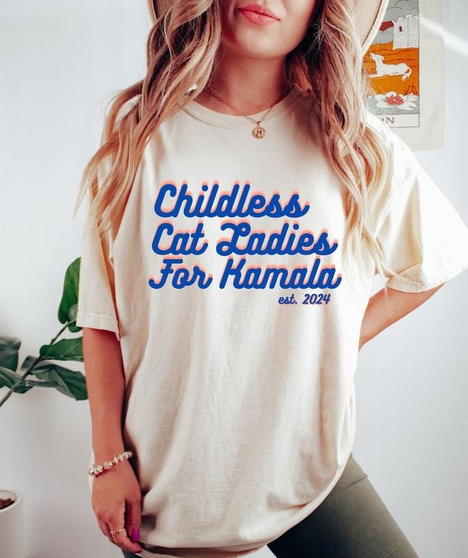 Childless Cat Lady Shirt, Perfect Tee, Gifts For Boyfriend and Girlfriend T-Shirt Hoodie, Sweatshirt | UrbanDripWear.com