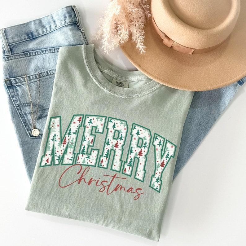 Comfort Colors Merry Christmas Tshirt, Retro Women's Holiday Tee, Trendy Christmas Tshirt, Oversized Winter Shirt For...