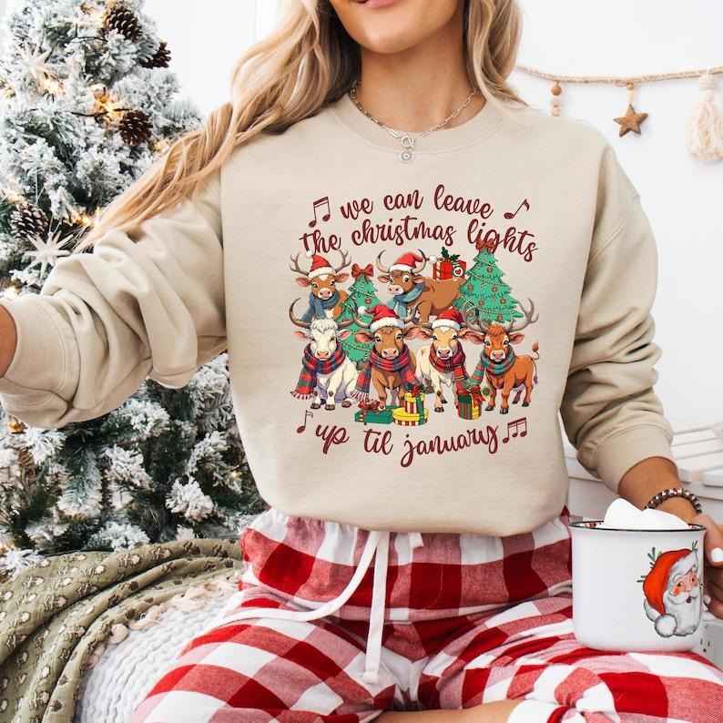 Cute Mooey Christmas Sweatshirt, Cow Lover Gifts, Christmas Highland Cow T-shirt, Cow Farm Christmas Tee, Merry Christmas...