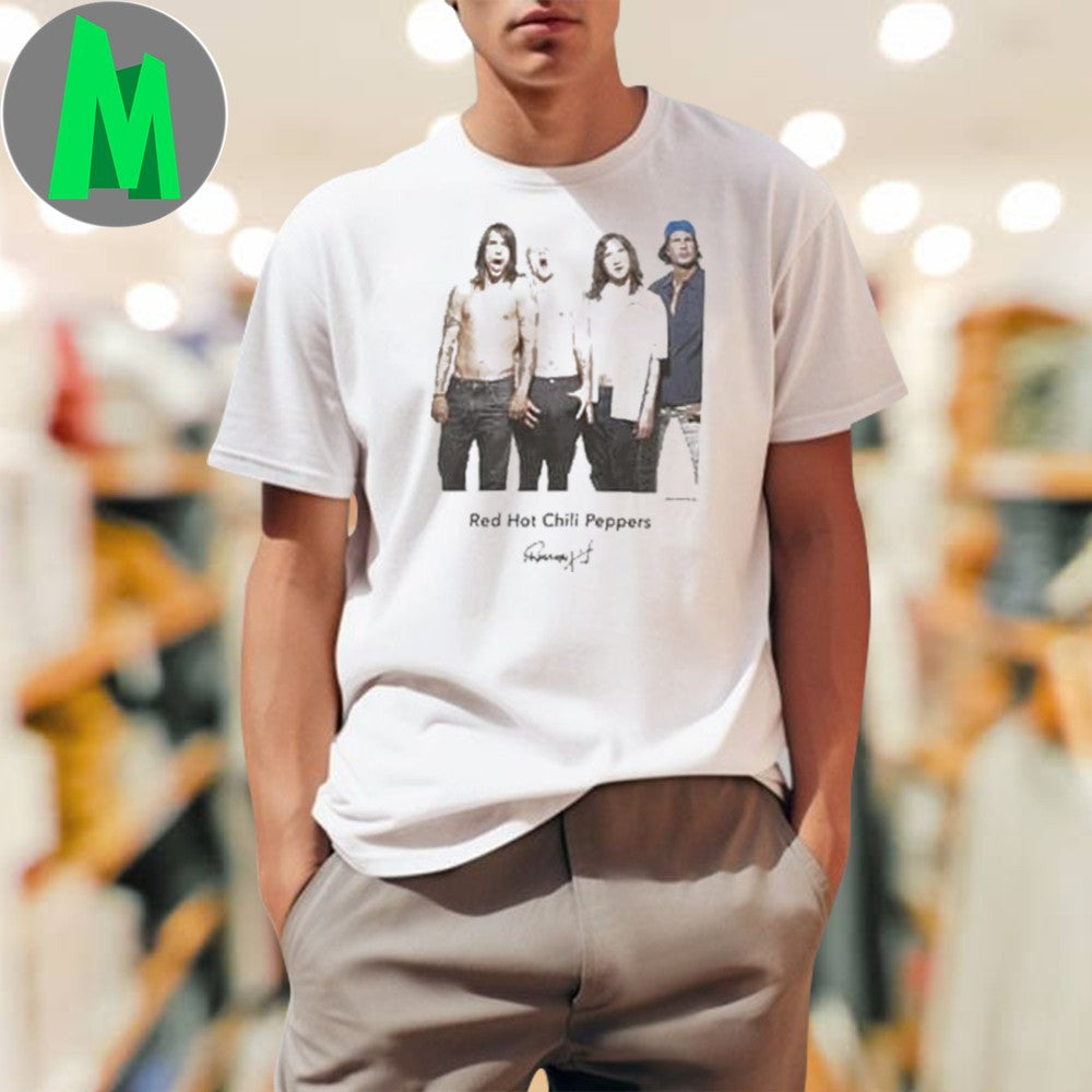 Design Red Hot Chili Peppers Group Standing Photo Graphic T-Shirt
