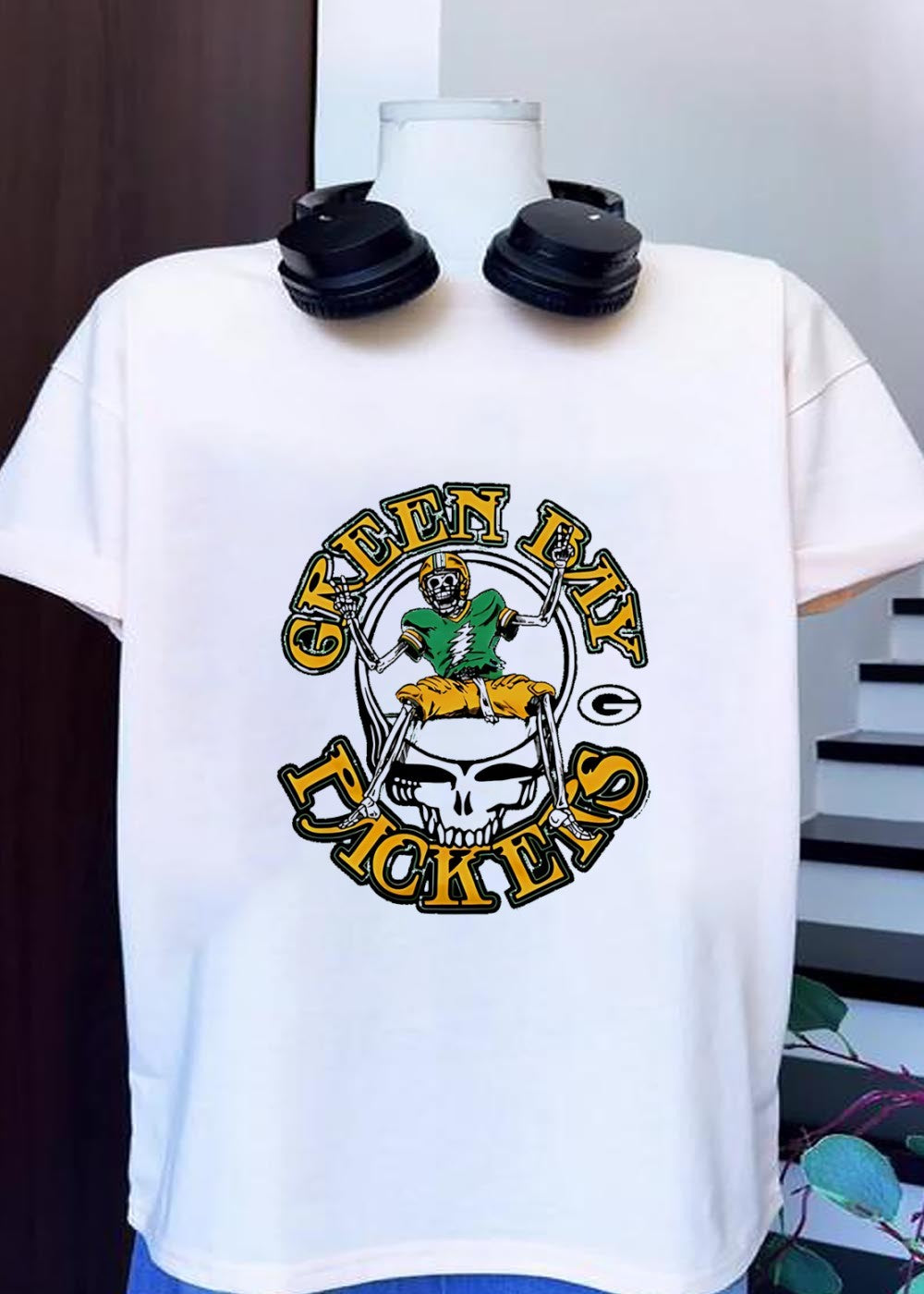 Grateful Dead Fan Gear Skeleton Football Player Green Bay Packers T-Shirt