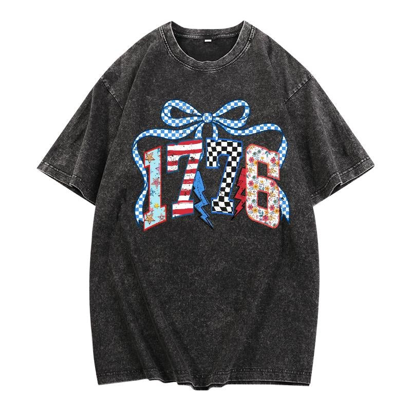 Historical and Stylish Washed T - Shirt: Commemorate with a Distressed "1776" Design Embellished with a Bow