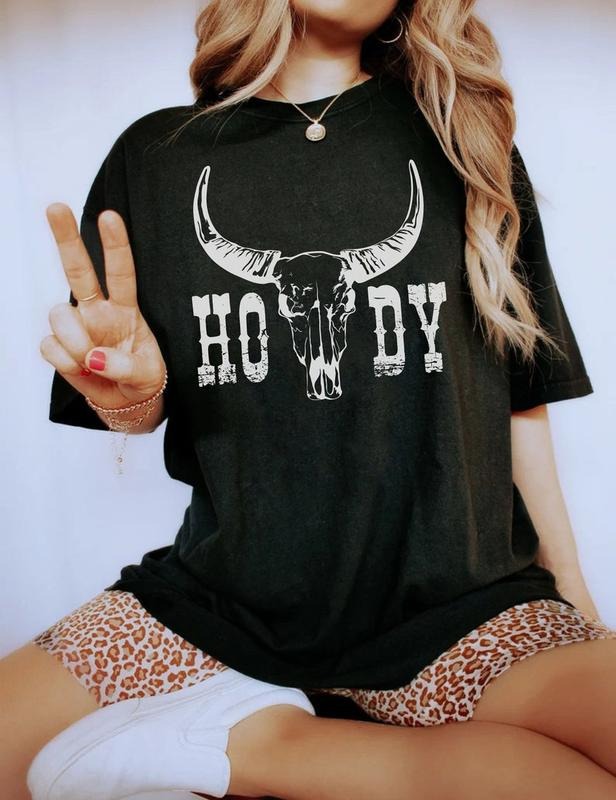 Howdy t shirt Western Graphic Tee oversize graphic tee cute western shirts boho western shirt southwest shirt midwest...