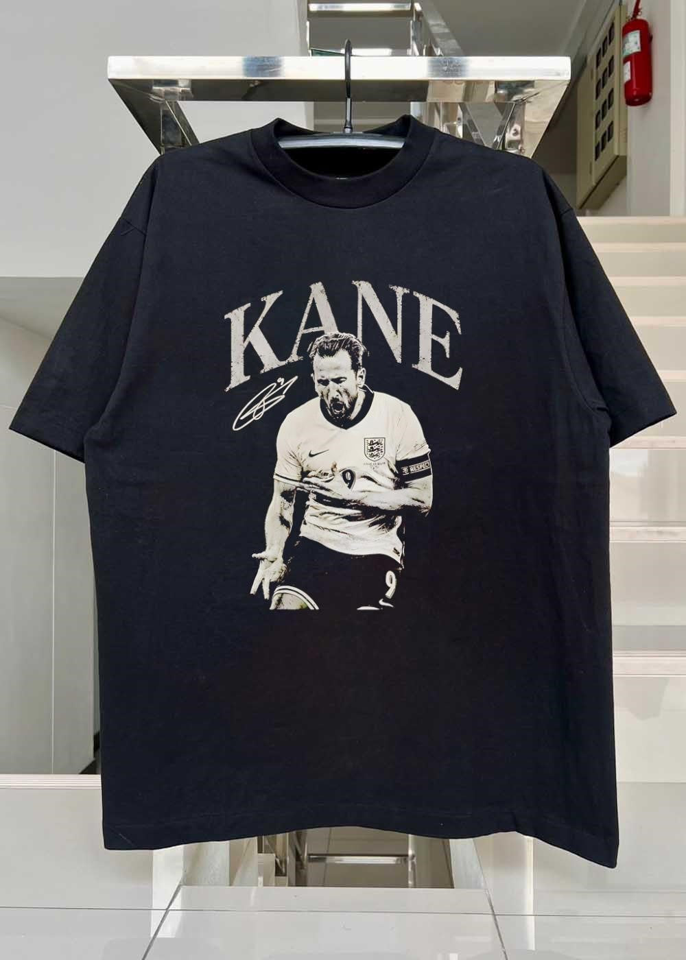 Kane Signature Harry Kane Roaring England Shirt