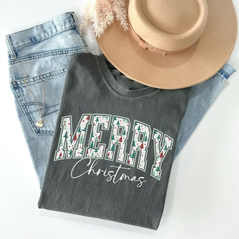 Merry Christmas Shirt, Retro Women's Holiday Tee, Trendy Christmas Tshirt, Oversized Winter Shirt for Her, Xmas Eve Shirt...