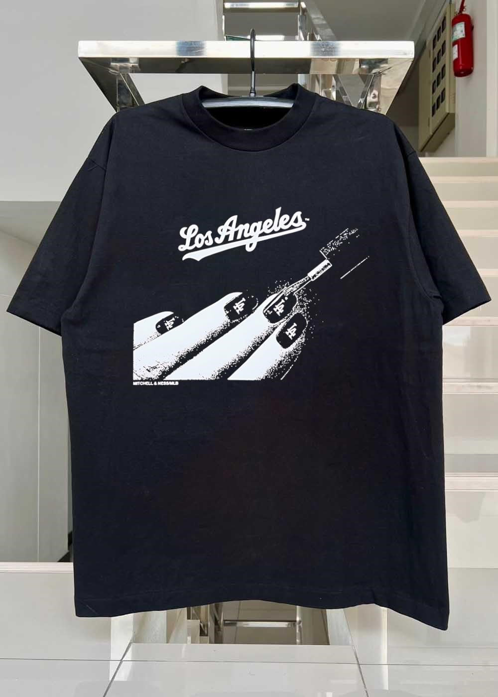 Mitchell & Ness MLB Applying Nail Polish Los Angeles Dodgers T-Shirt