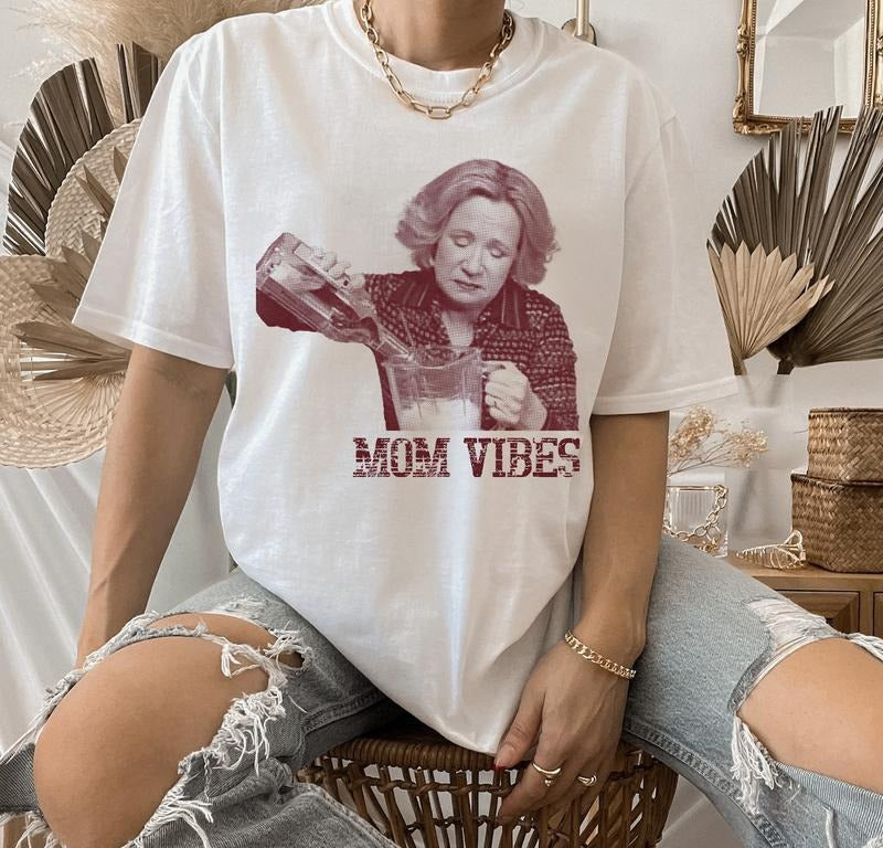 Mom Vibes Kitty Screen Printed Shirt 90's Graphic Shirt, Unisex T-Shirt, Menswear, Womenswear Hoodie, Sweatshirt