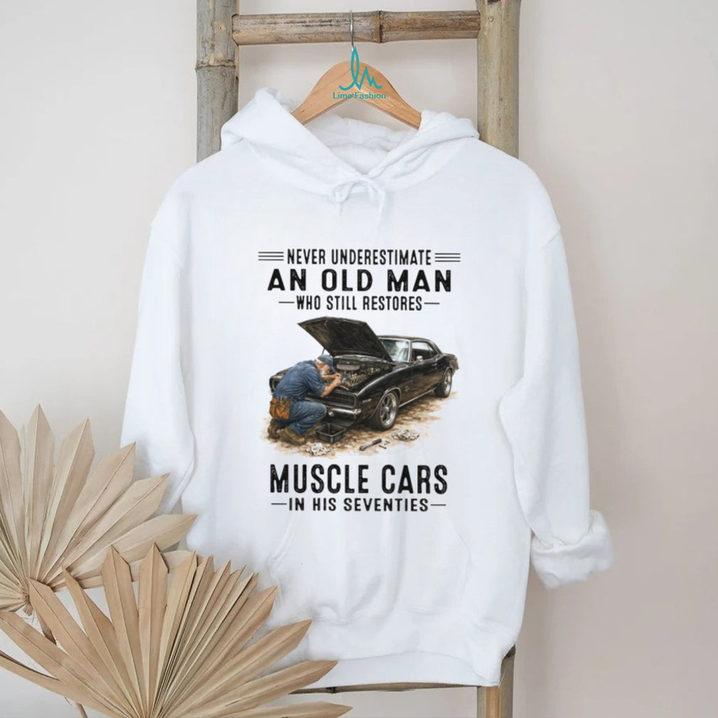 Never Underestimate An Old Man Who Restores Muscle Cars 70s T Shirt