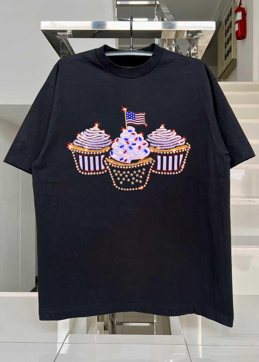 Patriotic Beaded Decor American Flag Patriotic Cupcake T-Shirt