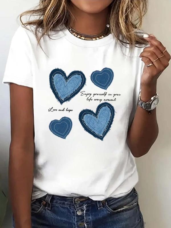 Plus Size Heart Print Round Neck Tee, Casual Short Sleeve Crew Neck T-Shirt for Summer, Women's Plus Clothing for Daily...