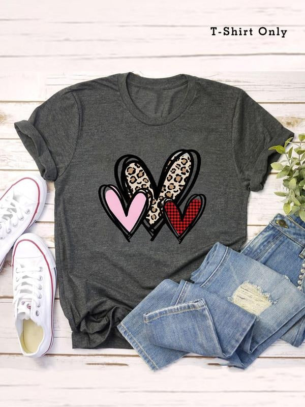Plus Size Leopard Heart Print Round Neck Tee, Casual Short Sleeve T-shirt, Women's Plus Size Clothing for Summer Daily...
