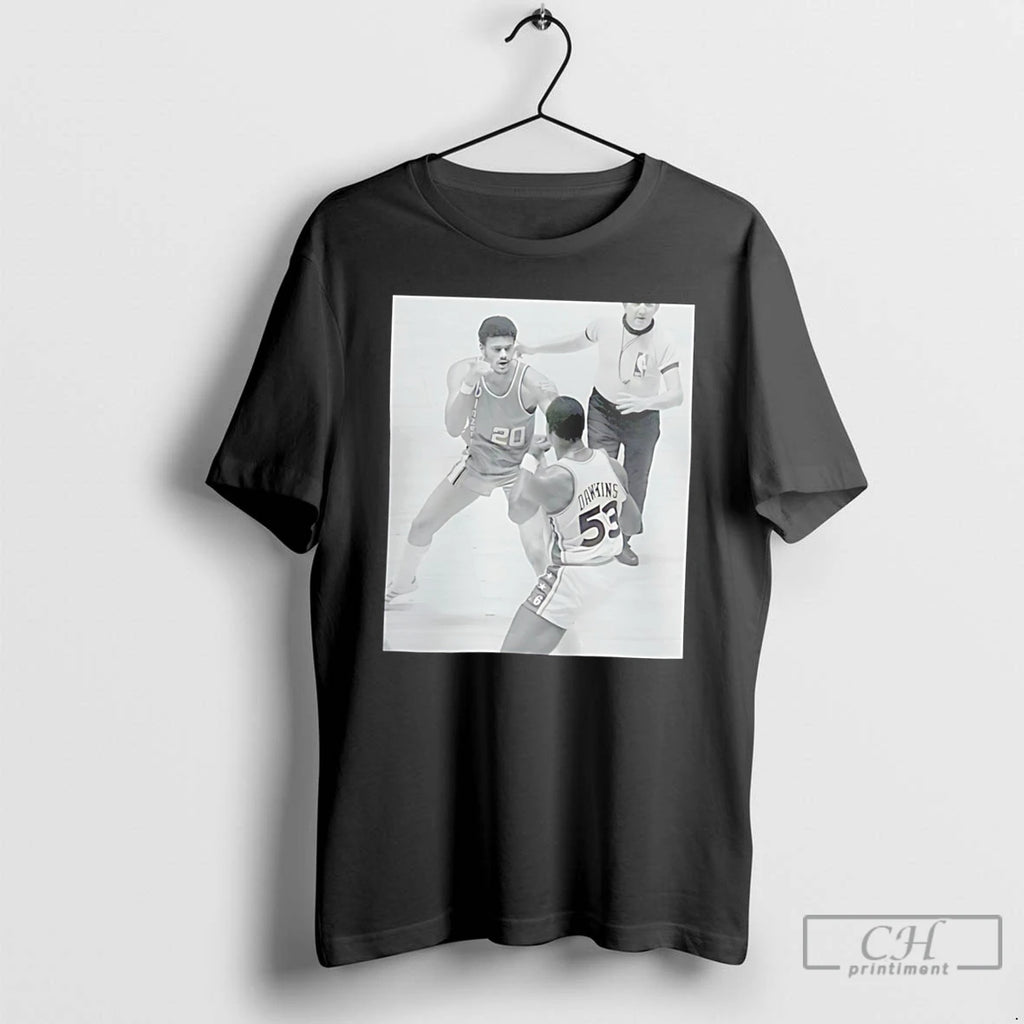 Premium Darryl Dawkins And Maurice Lucas Square Up During The 1977 Tee T Shirts Sweater