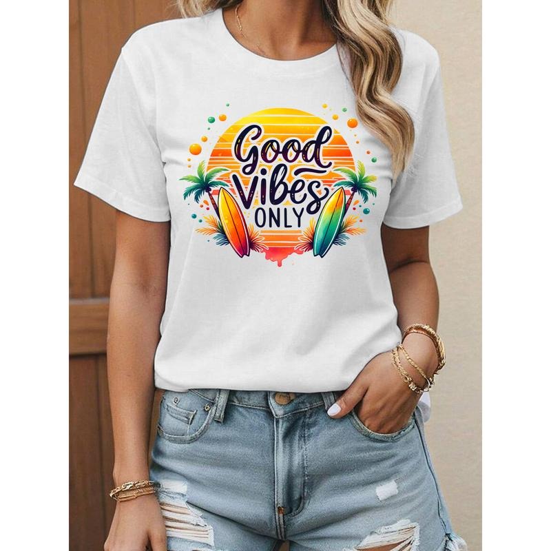Relaxing T - Shirt for Vacation Vibes: 'Good Vibes Only' with Tropical Graphics