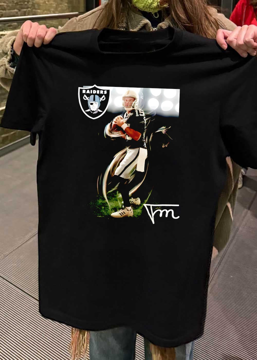 Tm Raiders Quarterback 15 Passing the Ball Raiders T-Shirt