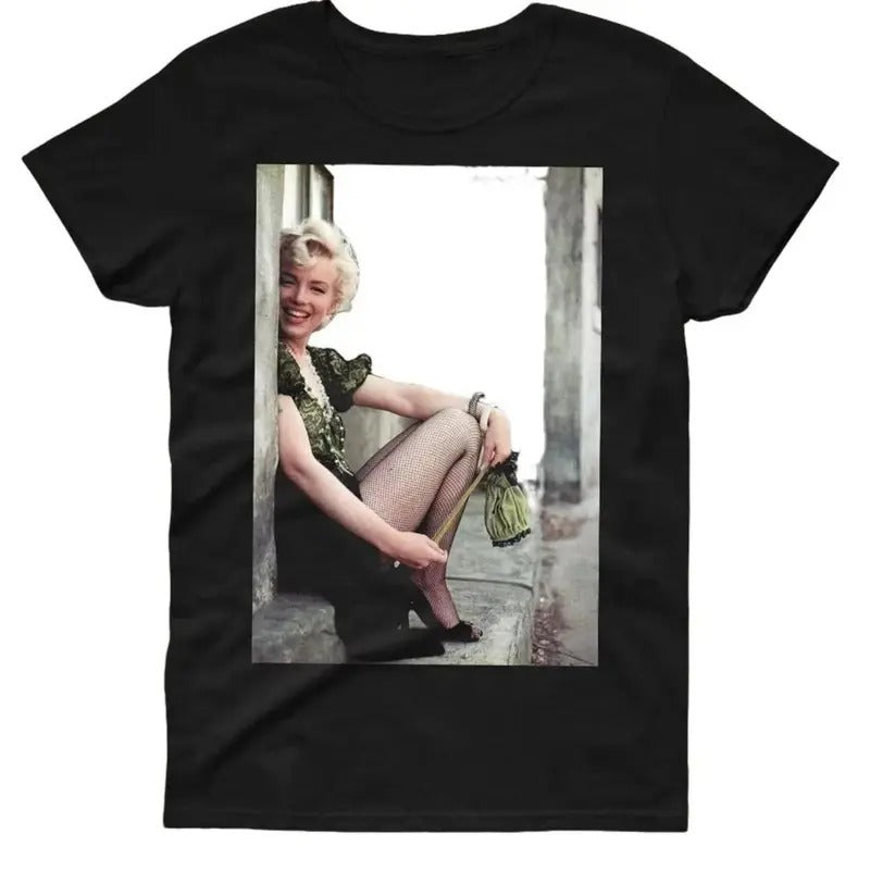 Vintage 90's Marilyn Monroe Streetwear Cotton T-Shirt Unisex Hoodie, Sweatshirt | UrbanDripWear.com
