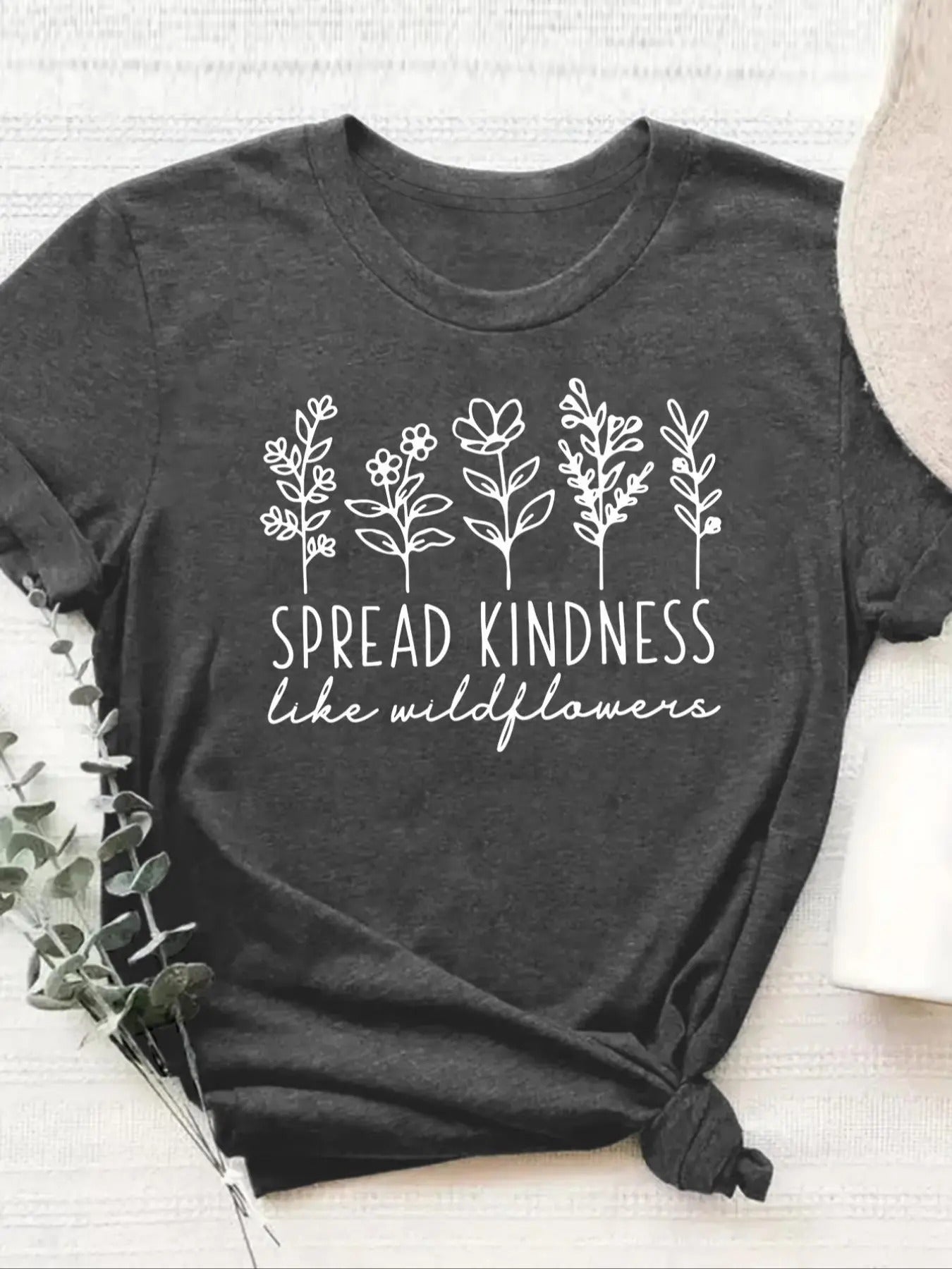 Women's "SPREAD KINDNESS" Letter & Plant Print Short Sleeve Tee, Casual Round Neck Graphic T-shirt for Summer, Fashion...