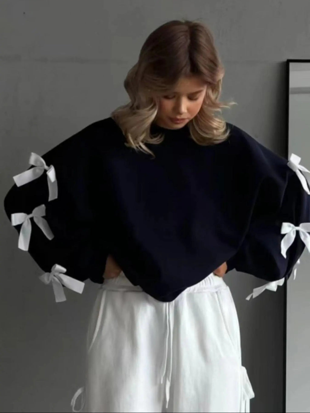 Women's Bow Decor Long Sleeve Sweatshirt, Casual Long Sleeve Pullover for Spring & Fall, Fashion Women's Top for Daily...