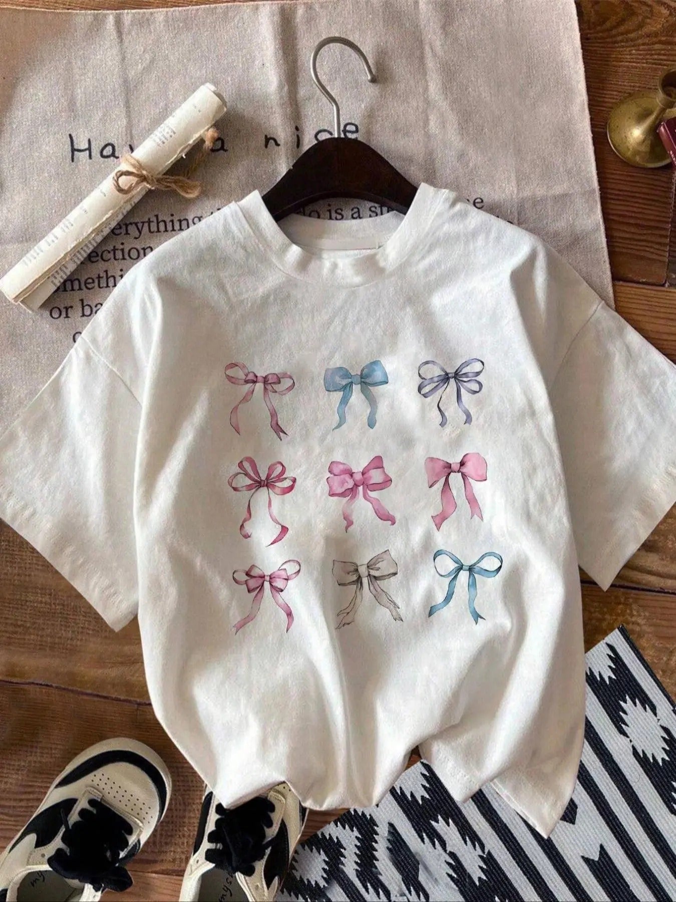 Women's Bow Print Round Neck Tee, Casual Short Sleeve Crew Neck T-Shirt for Summer, Fashion Women's Top for Daily Wear...