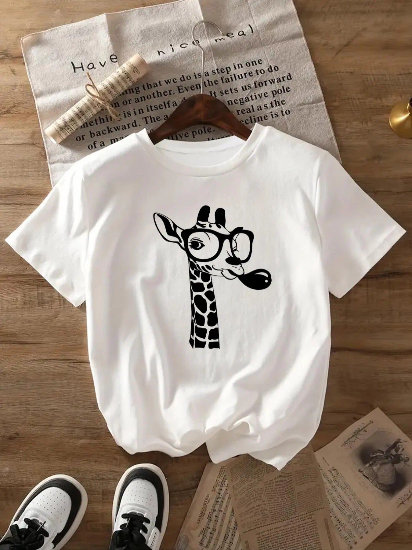 Women's Cartoon Giraffe Print Round Neck Tee, Fashion Casual Crew Neck T-shirt for Daily Holiday Vacation Outdoor Wear,...