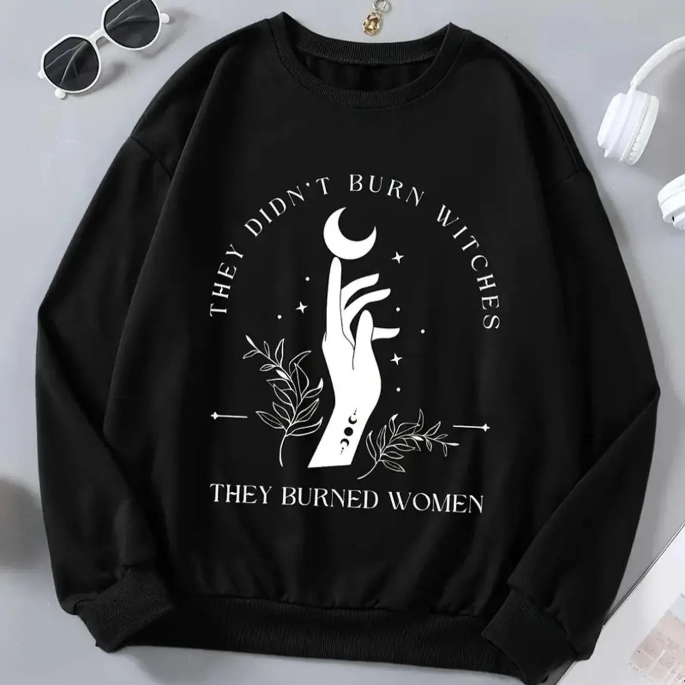 Women's Cartoon Hand Print Drop Shoulder Sweatshirt, Casual Long Sleeve Round Neck Pullover for Fall & Winter, Women's...