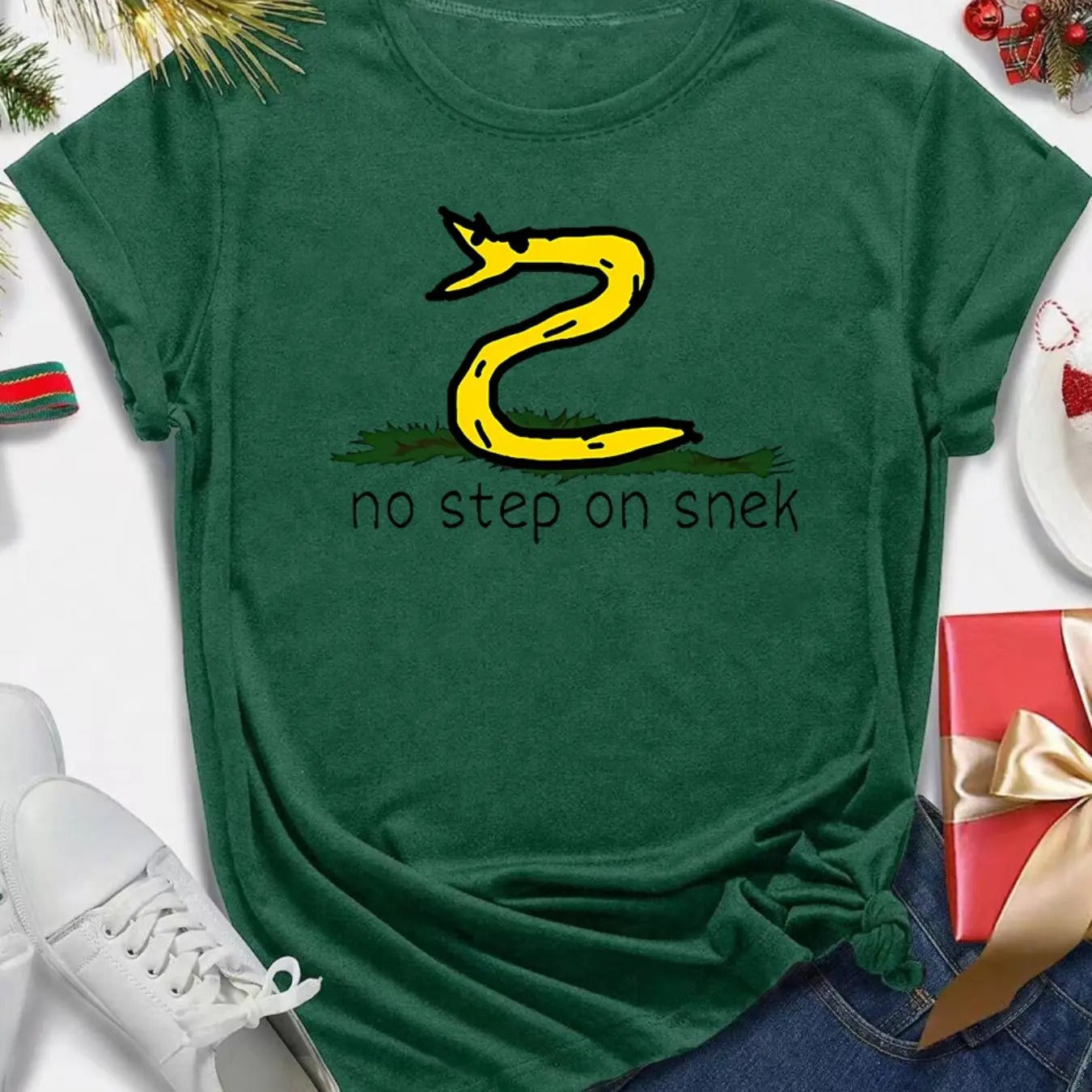 Women's Cartoon Snake Print Round Neck Tee, Fashion Casual Crew Neck T-Shirt for Daily Holiday Vacation Outdoor Wear,...