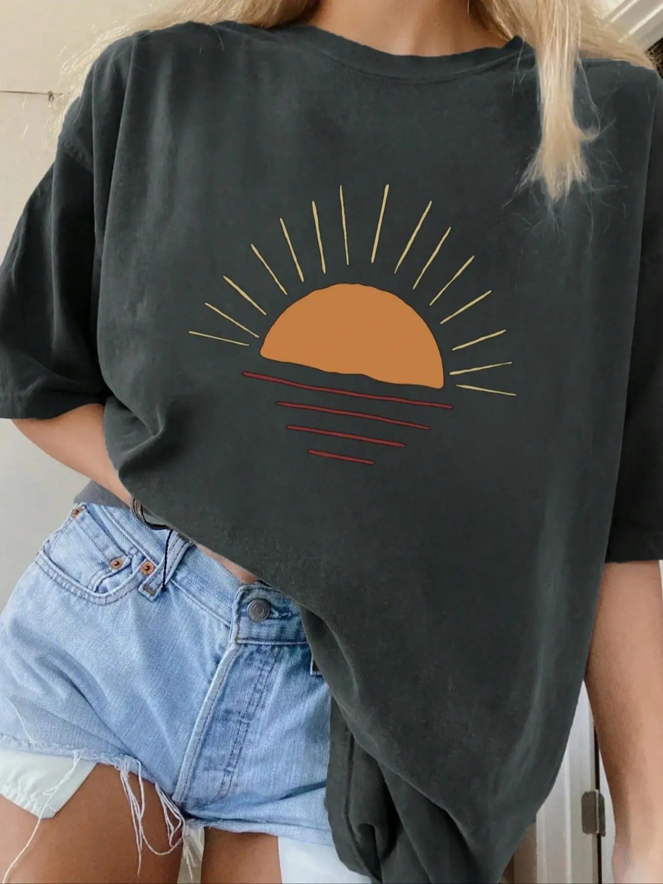 Women's Cartoon Sun Print Round Neck Tee, Casual Half Sleeve Crew Neck T-shirt for Summer, Fashion Women's Top for Daily...