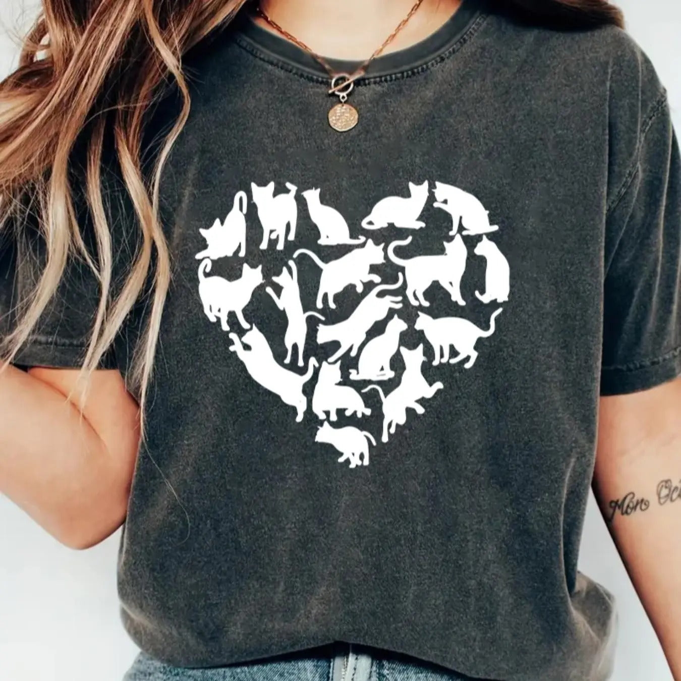 Women's Cat & Heart Print Round Neck Tee, Casual Short Sleeve Crew Neck T-shirt for Daily Wear, Ladies Clothes for All...