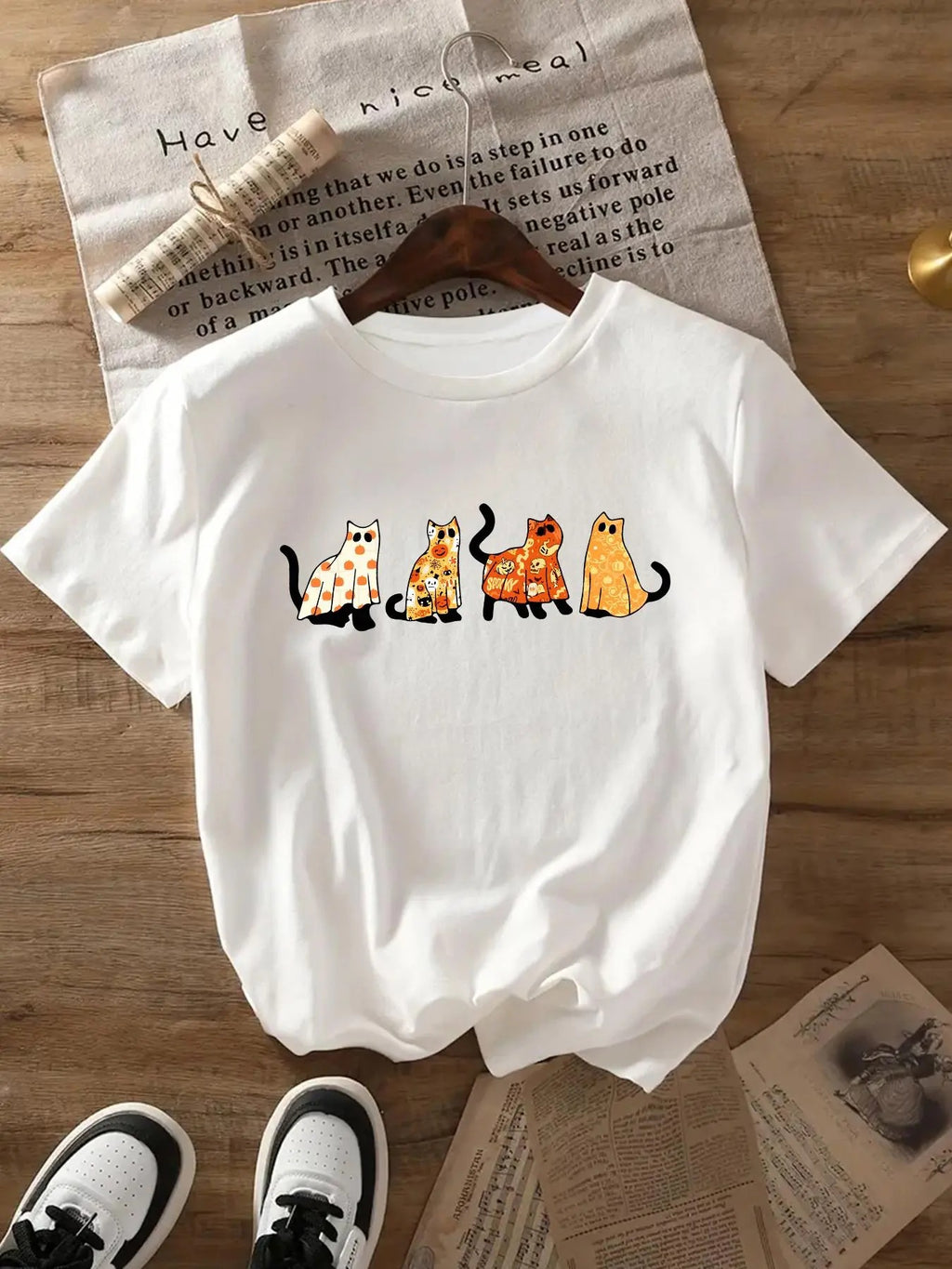 Women's Cat Print Round Neck Tee, Casual Short Sleeve Crew Neck T-shirt for All Seasons, Fashion Women's Top for Daily...