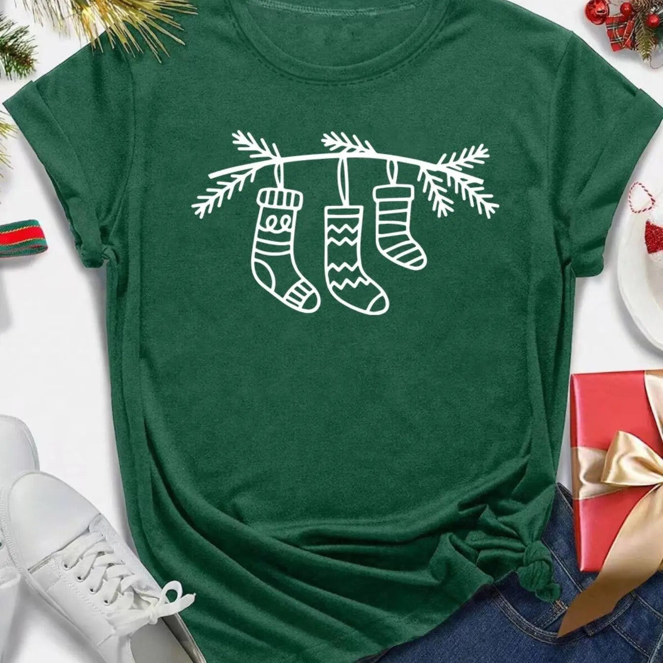 Women's Christmas Themed Round Neck Graphic Tee, Casual Short Sleeve Crew Neck T-shirt for Summer, Fashion Women's Top...