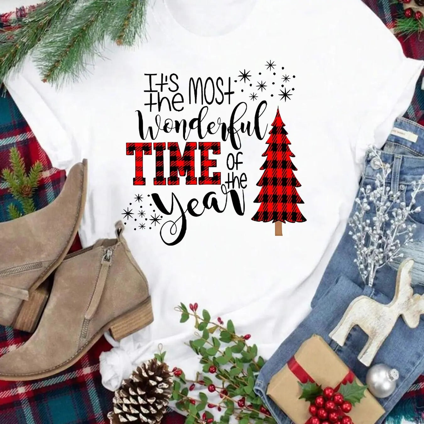 Women's Christmas Tree & Letter Print Round Neck Tee, Fashion Casual Short Sleeve T-shirt for Fall & Winter, Women's Top...