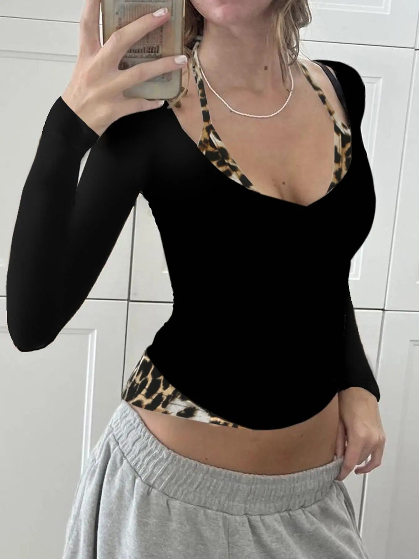 Women's Contrast Trim Tie Side Crop Tee, Casual Long Sleeve V Neck T-shirt for Fall, Comfortable Women's Clothing for...