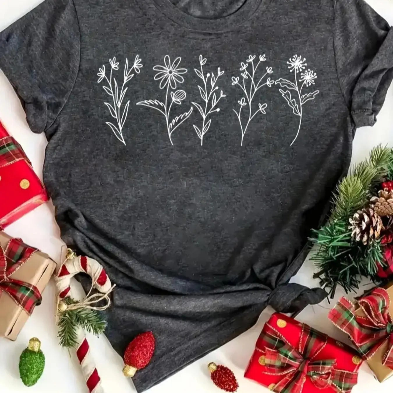 Women's Floral Print Round Neck Tee, Casual Short Sleeve Crew Neck T-shirt for Holiday Vacation, Ladies Clothes for All...