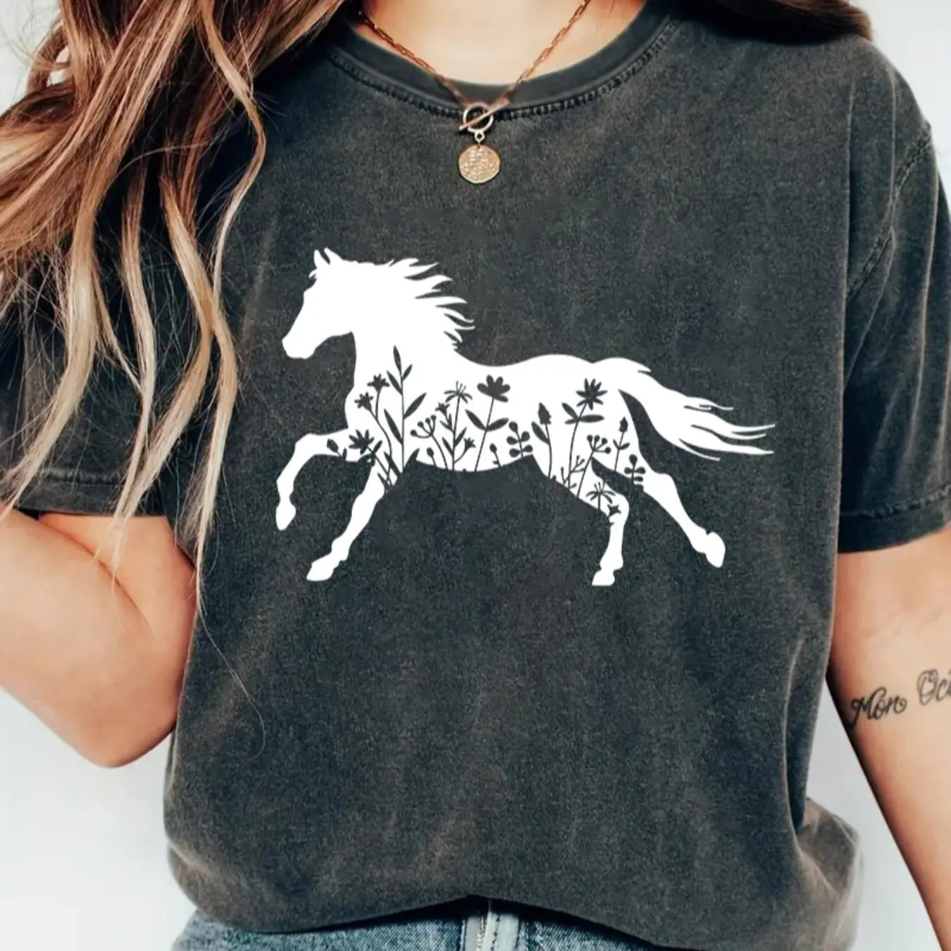 Women's Horse Print Round Neck Tee, Casual Short Sleeve Crew Neck T-shirt for Daily Wear, Ladies Clothes for All Seasons...