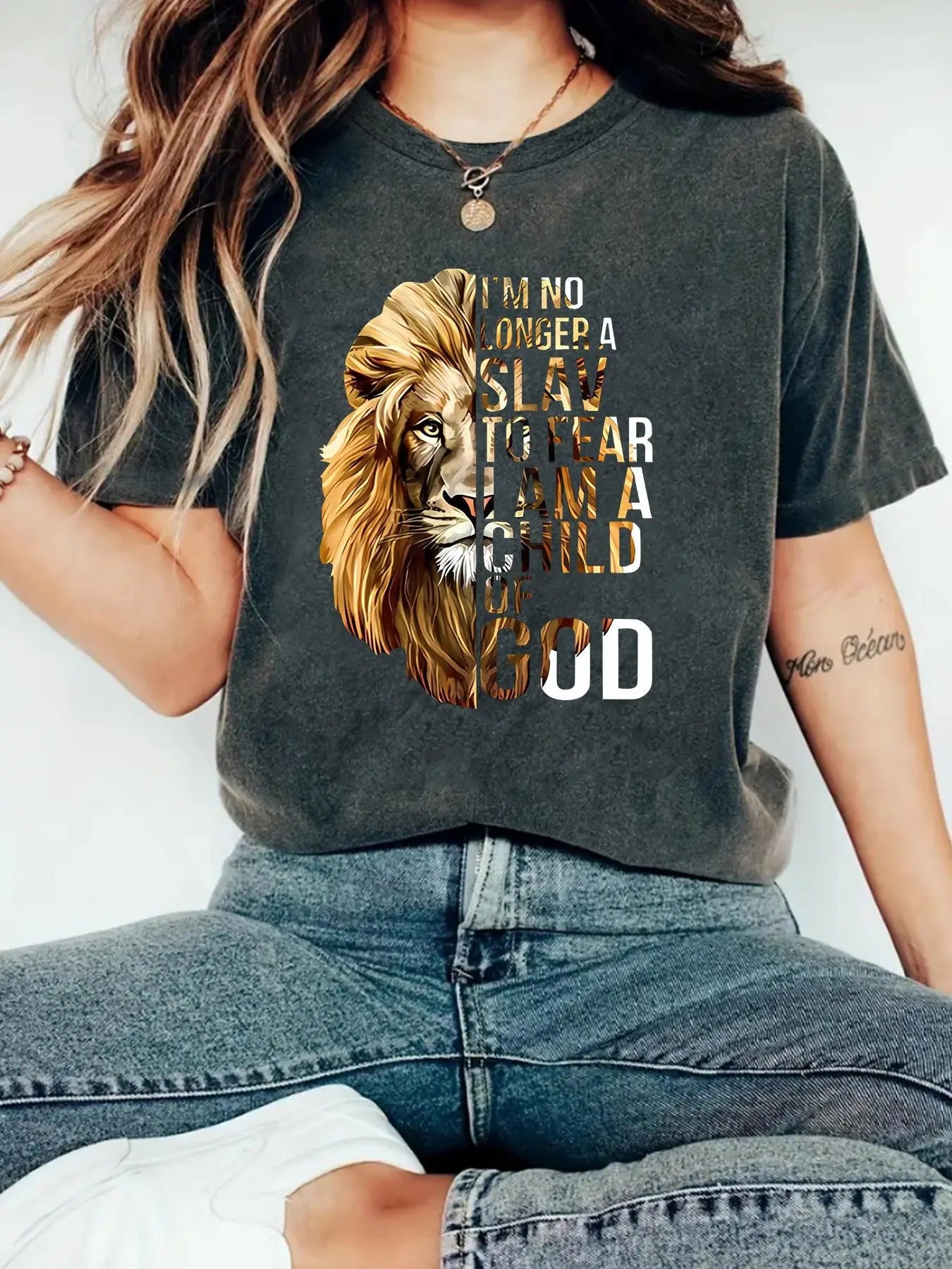 Women's Lion Print Round Neck Graphic Tee, Vintage Trendy Casual Letter Graphic Short Sleeve T-shirt for Daily Wear,...