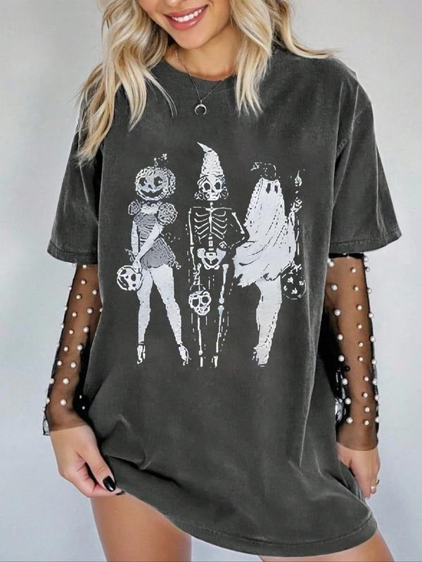 Women's Round Neck Short Sleeve T-Shirt, Casual Loose Fit, Haunted House & Bat Print Design, Perfect for Spring & Summer...