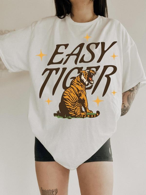 Women's Summer Casual Graphic Print T-Shirt, Fitted Knit Fabric, Animal Figure Pattern, Perfect for Ages 25-34,...