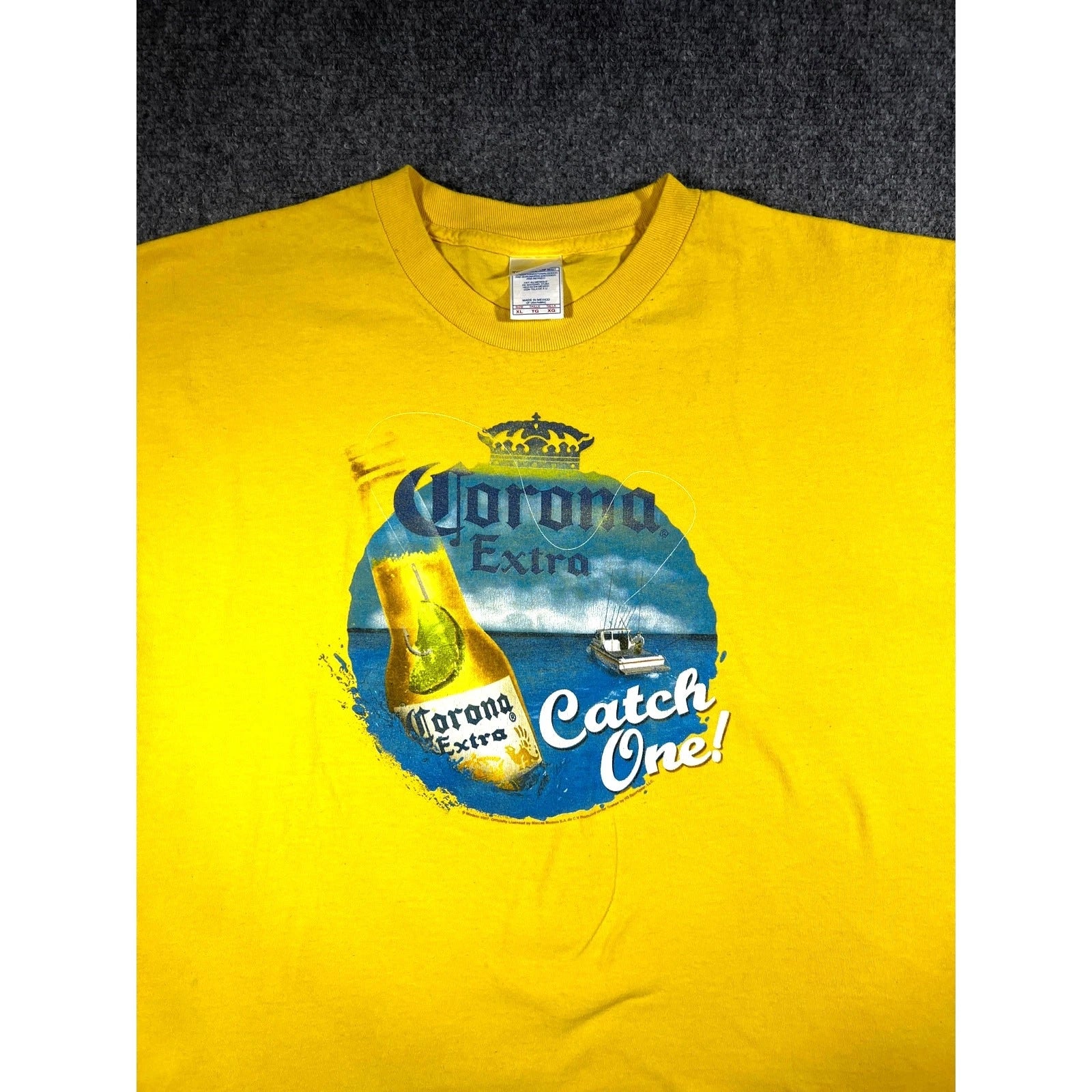 Y2K 2007 Corona Extra Catch One T-Shirt XL Yellow Beer Tee
