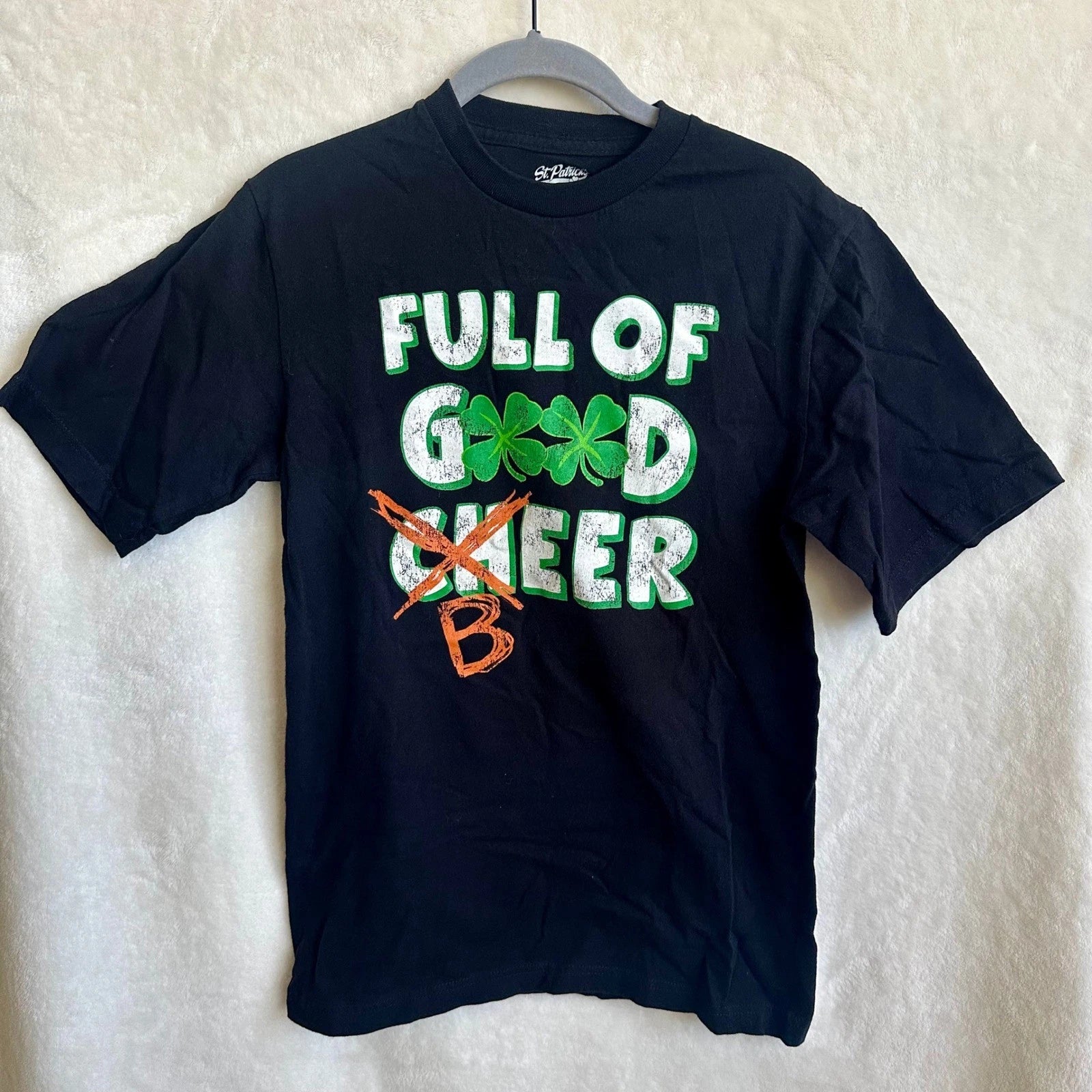 St. Patrick's Black T-Shirt Full of Good Cheer Beer Shamrocks Size Small
