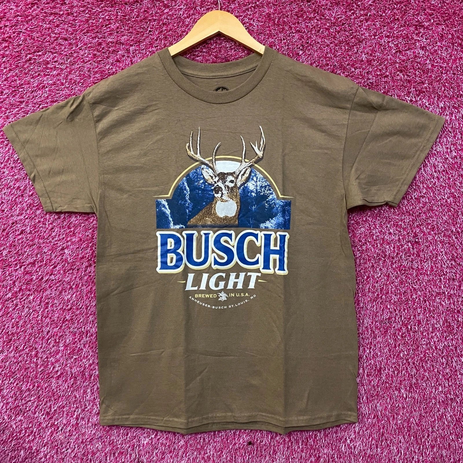 Busch Light Beer Vintage-Style Deer Hunting Logo T-Shirt Large