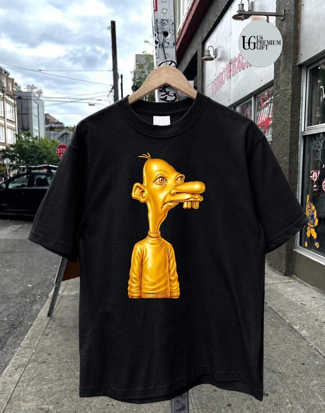 Neegy Manny Statue Gold Original shirt