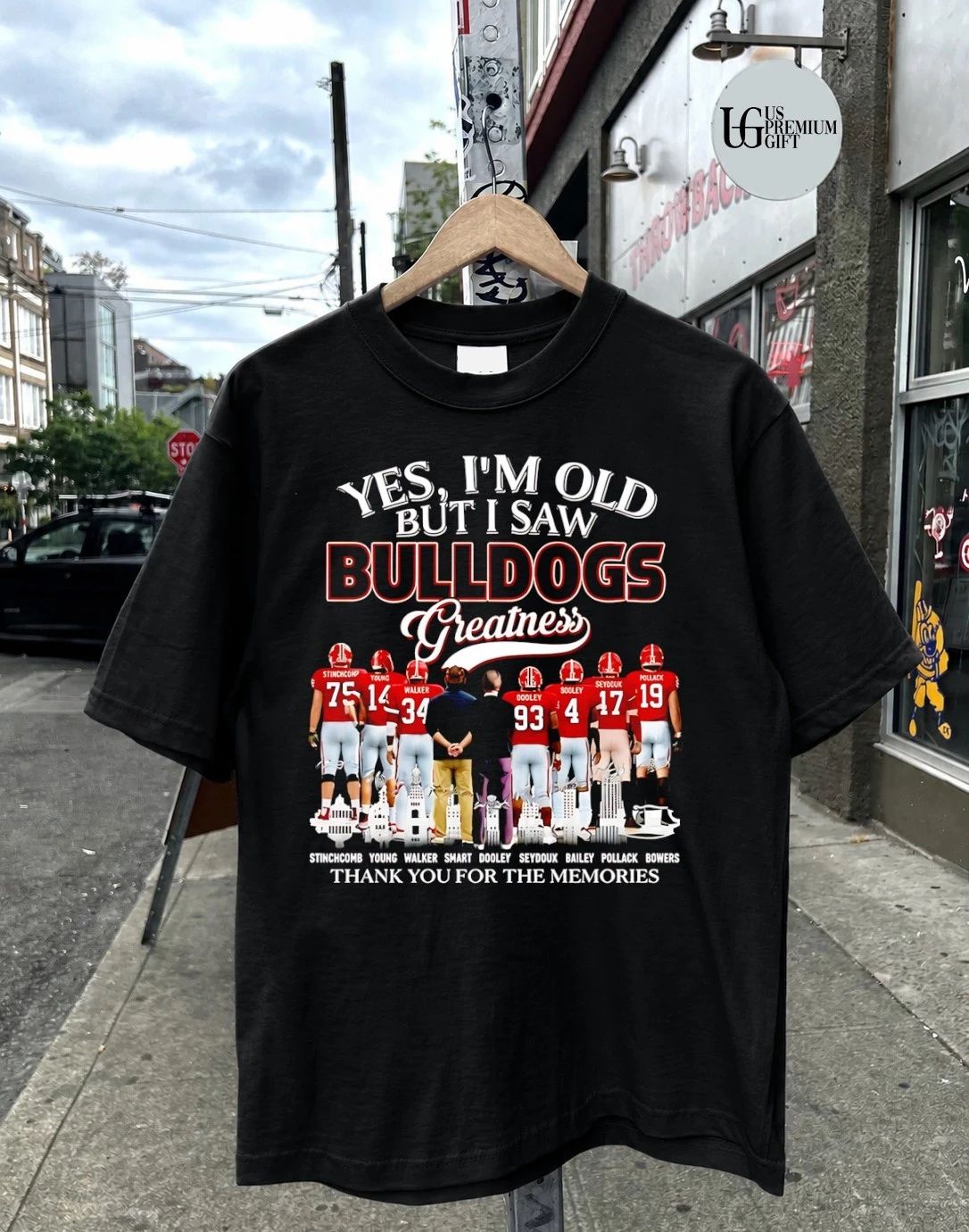 Yes I am old but I saw Georgia Bulldogs Greatness thank you for the memories signature shirt