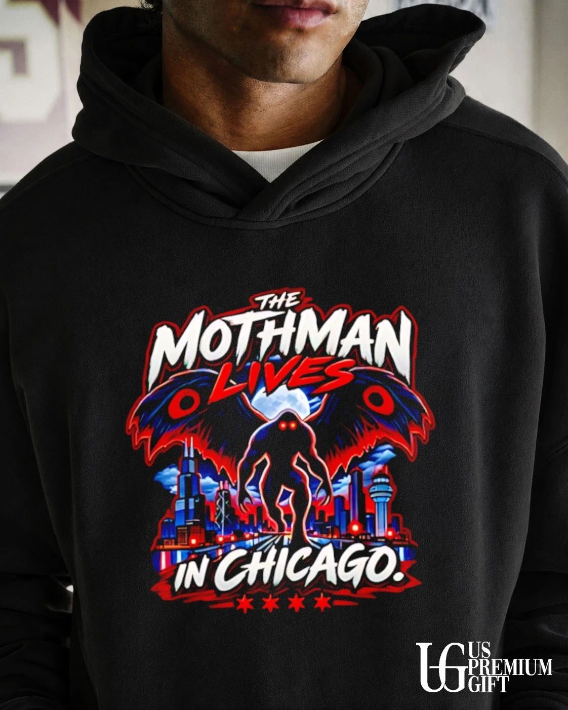 The Mothman lives in Chicago shirt